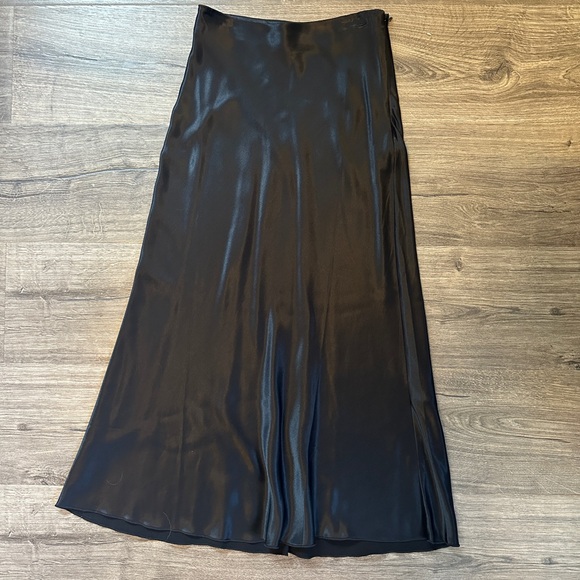 & Other Stories satin slip midi skirt in black - Picture 2 of 3